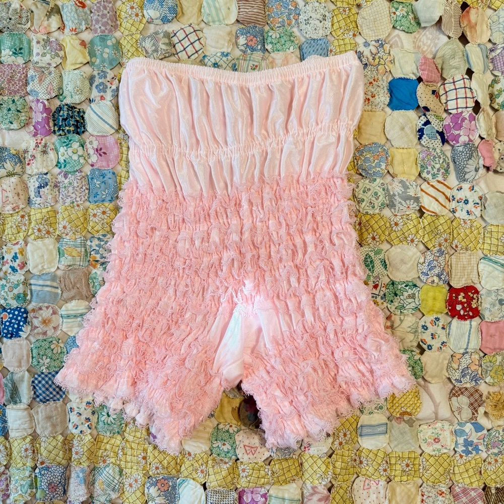vintage light pink lace bloomer shorts 🩷